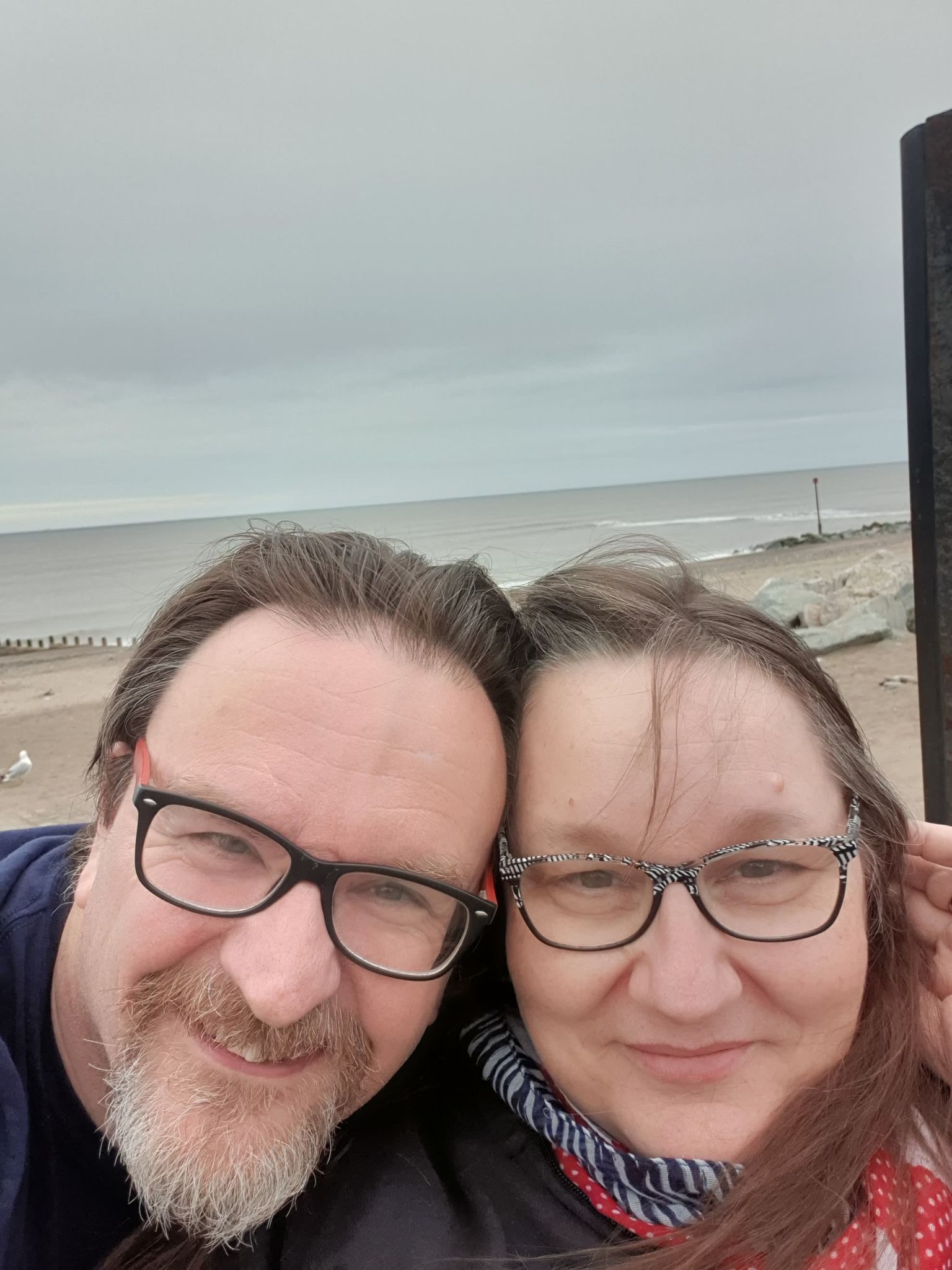 Robin and Helen selfie at the beach